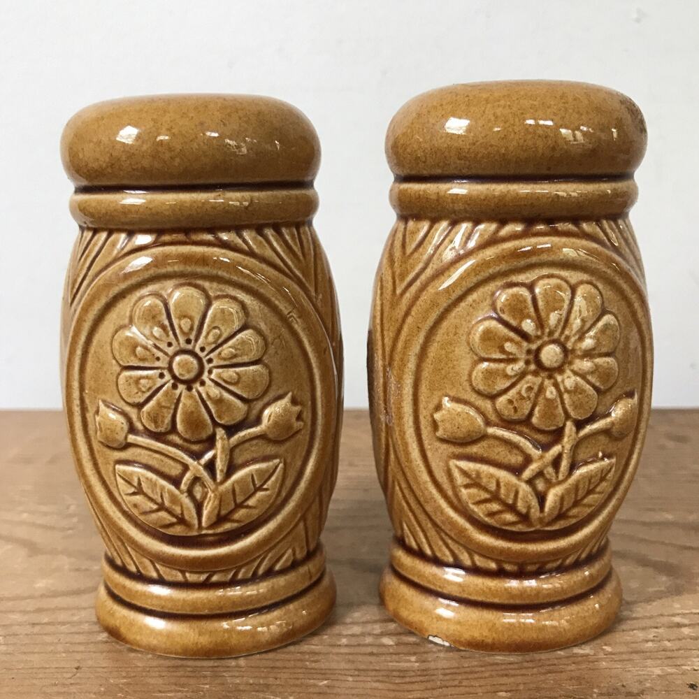 Set Pair 2 Vintage 70s Japanese Ceramic Glazed Floral Salt Pepper Shakers 4"
